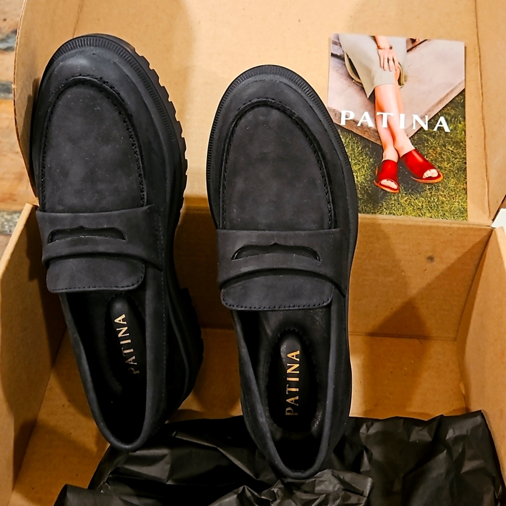Portland Leather Black Loafer, Pantina. Size 6.5